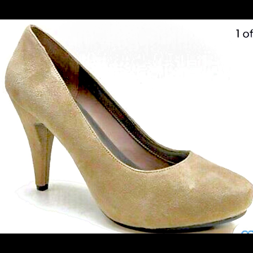 Me too gray suede pumps